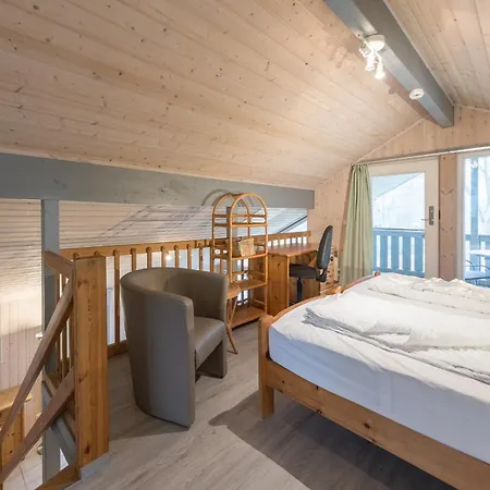 Kranich 243 Semesterbostad *